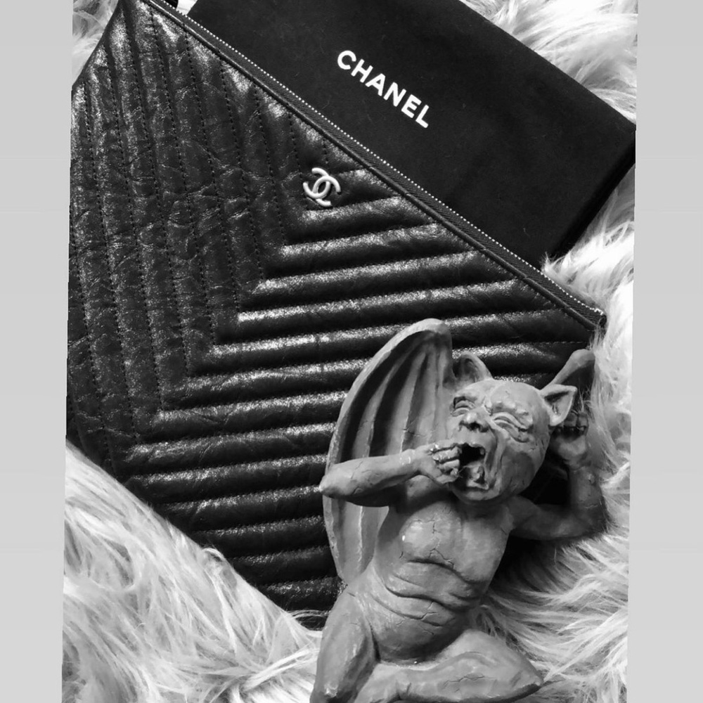 CHANEL CLUTCH - Picture 16 of 16